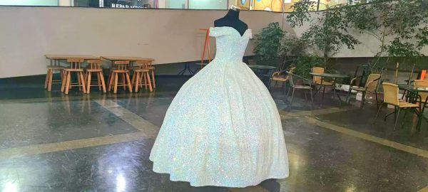 Vestido de Novia Pomposo Marfil Brillante Corset Hombros Caídos - Modelo Renée - Imagen 2