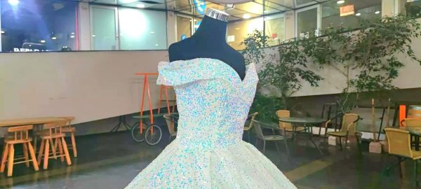 Vestido de Novia Pomposo Marfil Brillante Corset Hombros Caídos - Modelo Renée - Imagen 7