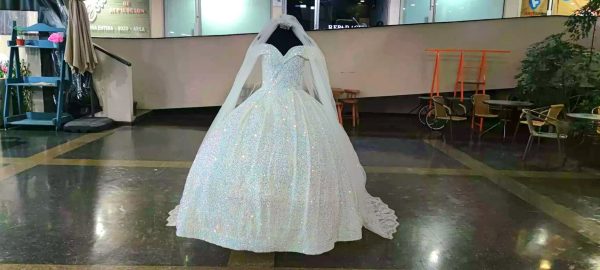 Vestido de Novia Pomposo Marfil Brillante Corset Hombros Caídos - Modelo Renée
