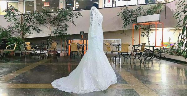 Vestido de Novia Corte Trompeta Encaje Rombo 3D Cuello Ilusión Manga Larga - Modelo  Arielle  Talla S/M - Imagen 4