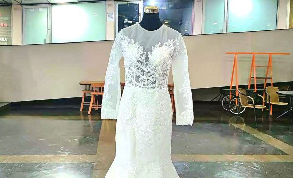 Vestido de Novia Corte Trompeta Encaje Rombo 3D Cuello Ilusión Manga Larga - Modelo  Arielle  Talla S/M - Imagen 5
