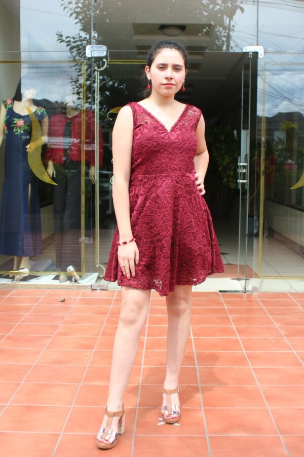 Vestido Corto color Vino Princesa - Modelo Camerón - Imagen 3